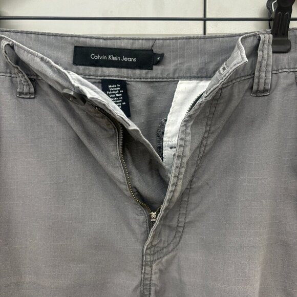 Men's Calvin Klein Cargo Shorts Grey Size 34 - Picture 3 of 9